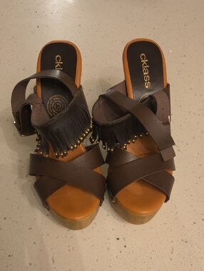 Brown Fringe Platform Sandals with Stud Accent
